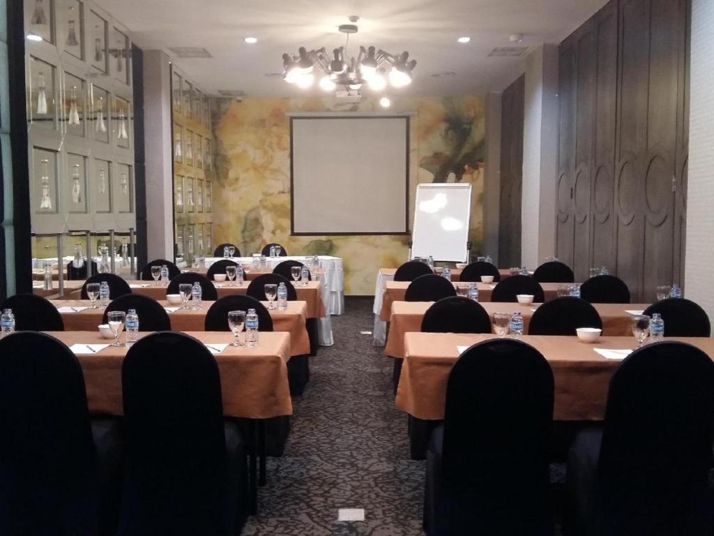 Couleur Hotel Cengkareng Jakarta Buitenkant foto